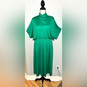 Vintage Lilli Diamond Emerald Green Polyester Mock Neck Batwing Dress!